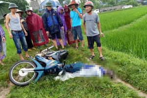 Thái Nguyên: Đi xe máy dưới trời mưa, một người đàn ông bị sét đánh tử vong