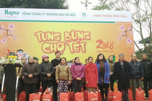 Hapro mang "chợ tết" đến với người dân ngoại thành Hà Nội