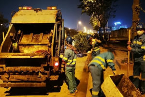 Những "người hùng thầm lặng” thức trắng đêm làm đẹp thành phố