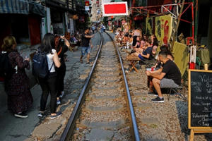 Quán cà phê 'thách thức tử thần', đông nghẹt khách Tây ở Hà Nội Quán cà phê 'thách thức tử thần', đông nghẹt khách Tây ở Hà Nội