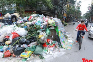 Bài học cho Hà Nội sau bốn ngày sống chung với... rác Bài học cho Hà Nội sau bốn ngày sống chung với... rác
