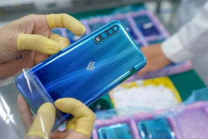 Hãng di động nào tăng trưởng ấn tượng nhất thị trường Việt 12 tháng qua?