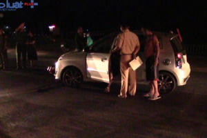 Bình Dương: Thoát chết sau khi bị ôtô kéo lê hàng chục mét