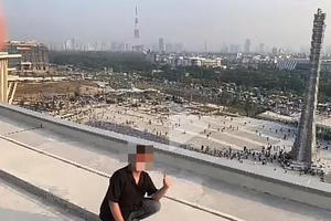 Quay clip trên nóc bảo tàng, tự ý đi qua đường cấm tại Bảo tàng Lịch sử quân sự Việt Nam: Sẽ điều tra và xử lý nghiêm Quay clip trên nóc bảo tàng, tự ý đi qua đường cấm tại Bảo tàng Lịch sử quân sự Việt Nam: Sẽ điều tra và xử lý nghiêm