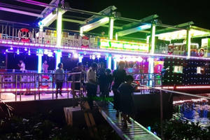 Du thuyền không phép ngang nhiên lập bến, chở khách trên sông Sài Gòn