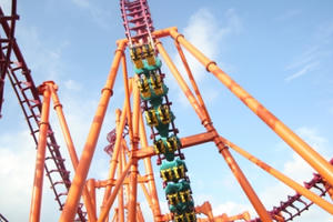 Tàu lượn dạng treo lớn nhất Việt Nam sắp ra mắt tại Asia Park