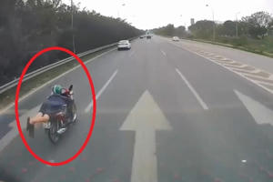 Video: Nam thanh niên đi xe máy đùa giỡn với "tử thần" trên Đại lộ Thăng Long