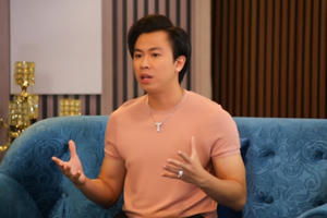 Hồ Việt Trung bị chê “cổ lỗ sĩ”