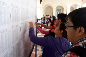 Điểm chuẩn lớp 10: Trường tốp trên ‘tuột dốc’