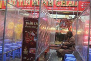 Mưa rét, phố vàng Thần tài vắng vẻ, không cảnh chen lấn