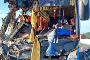 Khánh Hòa: 2 người tử vong vì va chạm ô tô