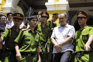 Quyết tâm đấu tranh với tội phạm kinh tế