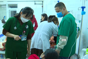 Mộc Châu (Sơn La): 40 học sinh Tiểu học nhập viện do nhiễm trùng nhiễm độc sau bữa ăn tối