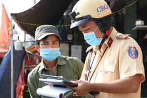 Loạt xe tự chế, xe cũ nát tại TP HCM bị CSGT ‘tuýt còi’