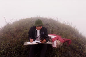 Nam sinh hiếu học Thào A Chư khiến giảng viên ĐH Thương Mại cảm động