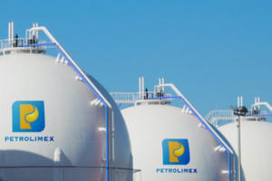 Năm 2022, "ông lớn" xăng dầu Petrolimex giảm lãi 40%