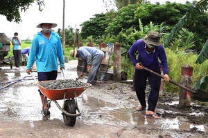 “Biệt đội vá đường” thầm lặng