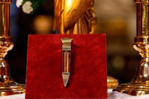 Những cổ vật quý giá tại Nhà thờ Đức Bà Paris