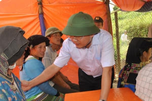 Chủ tịch tỉnh Lào Cai lội suối vào hiện trường vụ sập hầm vàng, hỗ trợ gia đình thiệt hại