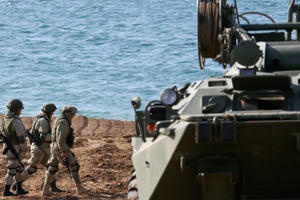 Hạm đội Nga đưa tổ hợp tên lửa sức hủy diệt 'khủng' diễn tập đổ bộ ven biển Crimea