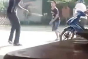 Bất ngờ bị chém khi ăn sáng về