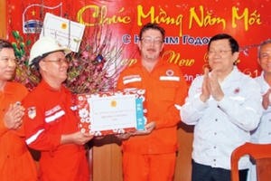 Các đồng chí lãnh đạo Đảng, Nhà nước thăm, chúc Tết đồng bào, chiến sĩ