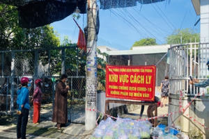 Chùa Phúc Lâm trao tặng 1.000 phần quà tới người lao động nghèo bị phong tỏa