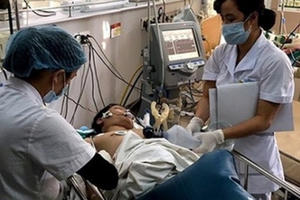 1 người chết, 7 người nhập viện do uống rượu nghi có lá ngón