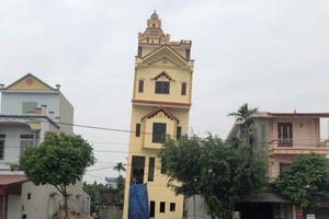 Cận cảnh ngôi nhà nghiêng như "tháp nghiêng Pisa" ở Hà Nam