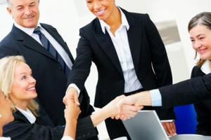 Sa thải nữ nhân viên lớn tuổi: "Vắt chanh nhưng không... bỏ vỏ!"