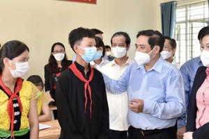 Thủ tướng Phạm Minh Chính tới thăm, động viên thầy và trò Trường Phổ thông Dân tộc nội trú THCS Định Hóa Thủ tướng Phạm Minh Chính tới thăm, động viên thầy và trò Trường Phổ thông Dân tộc nội trú THCS Định Hóa