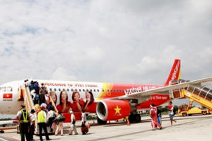 Khó kiếm vé máy bay cao điểm dịp Tết nguyên đán Khó kiếm vé máy bay cao điểm dịp Tết nguyên đán