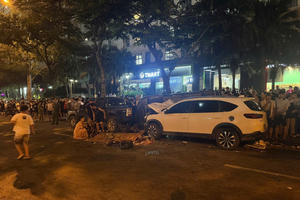 Tạm giữ tài xế ô tô có nồng độ cồn rất cao gây tai nạn liên hoàn ở Hà Nội