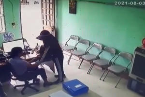 Bắt giữ "nữ ninja" cầm dao khống chế nhân viên quỹ tín dụng nhằm cướp tiền