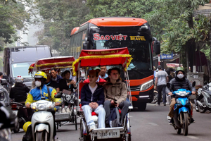 Từ hôm nay, Hà Nội cấm ô tô trên 16 chỗ vào phố cổ giờ cao điểm