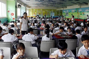 Bộ GD&ĐT yêu cầu kiểm soát chặt nguồn thực phẩm sau vụ nhiễm sán lợn