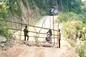 Quảng Ngãi: Chủ đầu tư 'hứa suông' trả tiền đền bù, dân bức xúc lập rào chắn đường