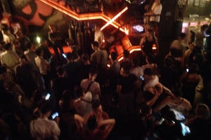 Hà Nội: Đột kích hơn 30 quán bar trong đêm, thu giữ nhiều "loại đồ" nhạy cảm