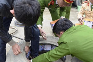 Giấu nửa tấn pháo trong lốp xe, thùng xăng