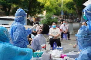 Hà Nội yêu cầu khắc phục việc áp dụng quy định chống dịch gây bức xúc