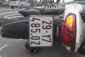 Hà Nội: Một phụ nữ bị tai nạn giao thông nguy kịch, truy tìm những người liên quan