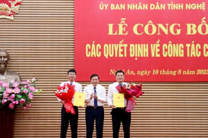 UBND tỉnh Nghệ An công bố các Quyết định về công tác cán bộ UBND tỉnh Nghệ An công bố các Quyết định về công tác cán bộ