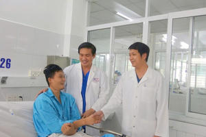 Cứu sống thanh niên bị điện giật ngưng tim 60 phút