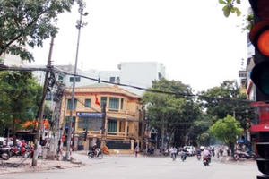 Xử phạt vượt đèn vàng, người dân lúng túng Xử phạt vượt đèn vàng, người dân lúng túng