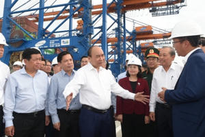 Thủ tướng Nguyễn Xuân Phúc kiểm tra hệ thống cảng Cái Mép - Thị Vải