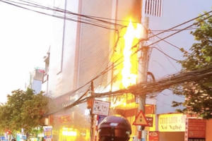 Đồng Nai: Thẩm mỹ viện Anna bất ngờ bốc cháy vì chập điện bảng hiệu quảng cáo