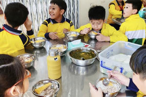 Lâm Đồng: Gia hạn tạm đình chỉ hiệu trưởng để làm rõ vụ thực phẩm bẩn