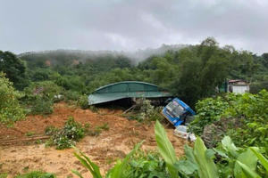 Hà Giang: Mưa lũ cuốn trôi một người, vùi lấp nhà bếp của một gia đình