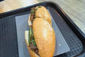 Cảng hàng không Nội Bài báo cáo về vụ chiếc bánh mì giá hơn 200.000 đồng