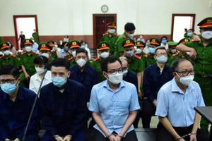 Tuyên án ông Tất Thành Cang trong vụ bán rẻ 9 triệu cổ phần tại SADECO Tuyên án ông Tất Thành Cang trong vụ bán rẻ 9 triệu cổ phần tại SADECO